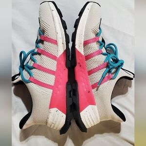 Halo Echo Women's Athletic Shoes in Off White, Pink and Blue Shoe Strings. Sz 8